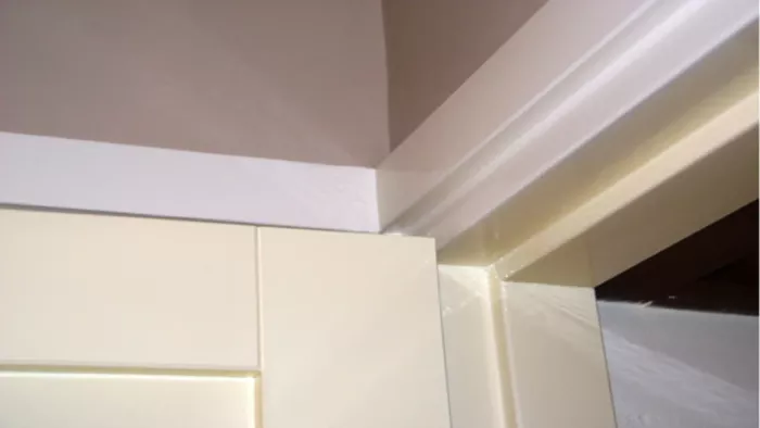 Waarom vergeelt witte verf binnenshuis?